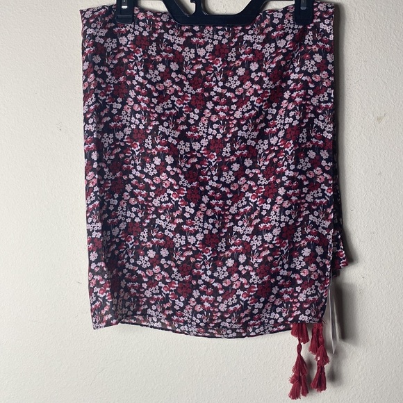 Floral soft scarf - Picture 2 of 3
